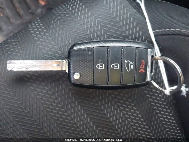 KNDPMCAC2H7223821 KIA Sportage Lx