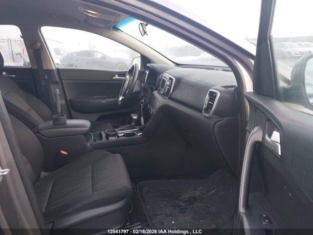 KNDPMCAC2H7223821 KIA Sportage Lx