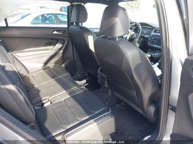 3VV4B7AX1LM133739 Volkswagen Tiguan Sel Premium R-line
