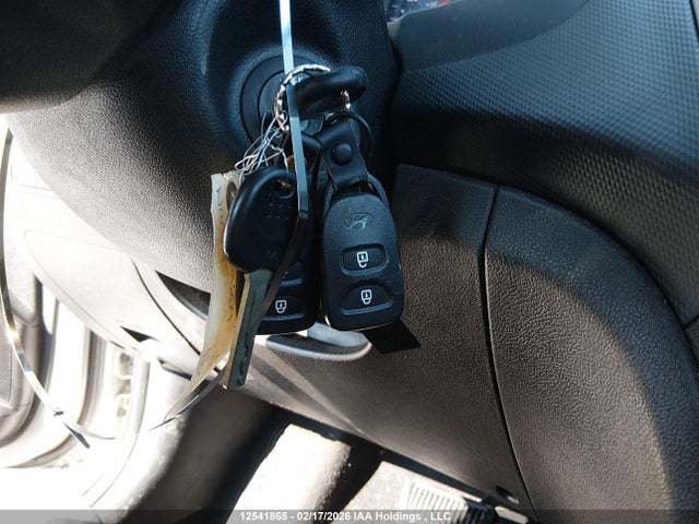 KMHCT5AE8HU349855 Hyundai ACCENT SE