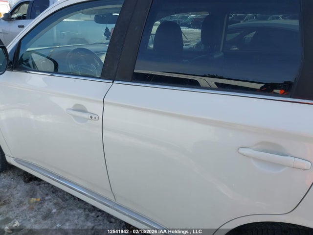 JA4J24A59JZ613161 Mitsubishi Outlander Se/gt