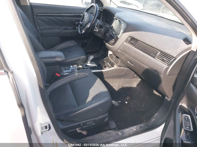 JA4J24A59JZ613161 Mitsubishi Outlander Se/gt