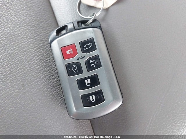 5TDDK3DC7FS097902 Toyota Sienna Xle/limited