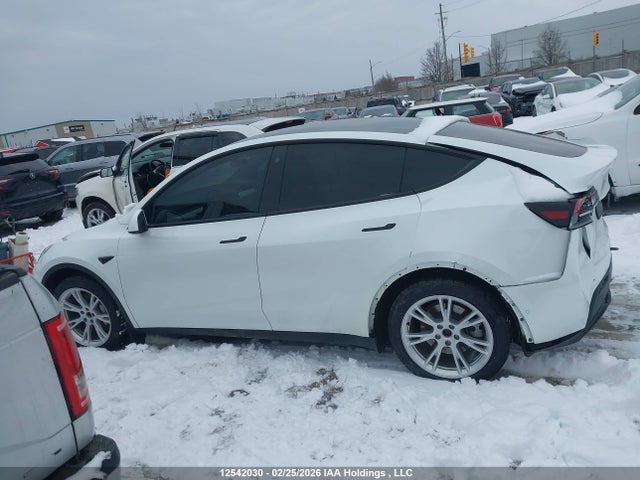 7SAYGAEE5NF428733 Tesla Model Y