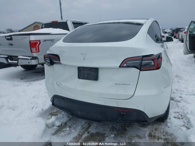 7SAYGAEE5NF428733 Tesla Model Y