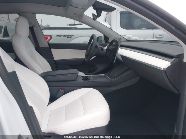 7SAYGAEE5NF428733 Tesla Model Y