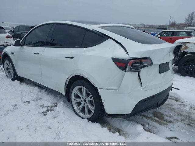7SAYGAEE5NF428733 Tesla Model Y