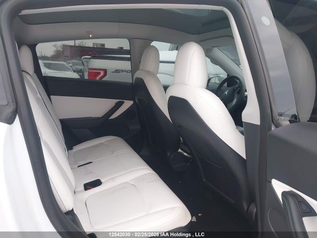 7SAYGAEE5NF428733 Tesla Model Y