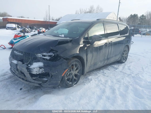 Chrysler Pacifica Limited 2025 2C4RC1GG8SR582297 Image 2
