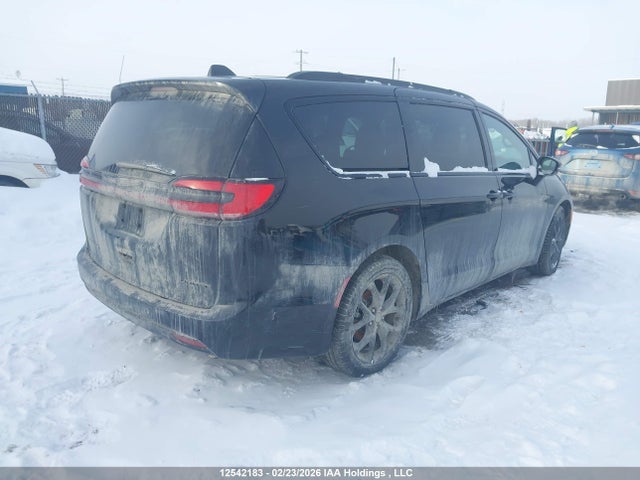 Chrysler Pacifica Limited 2025 2C4RC1GG8SR582297 Image 4