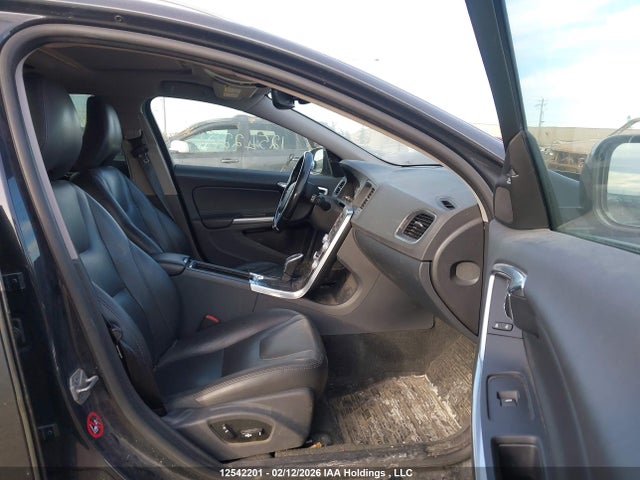 YV4612HK8G1003156 Volvo V60 Cross Country T5 Premier