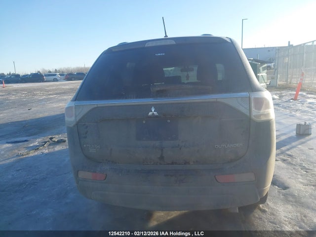 JA4JZ3AX3EZ606106 Mitsubishi Outlander