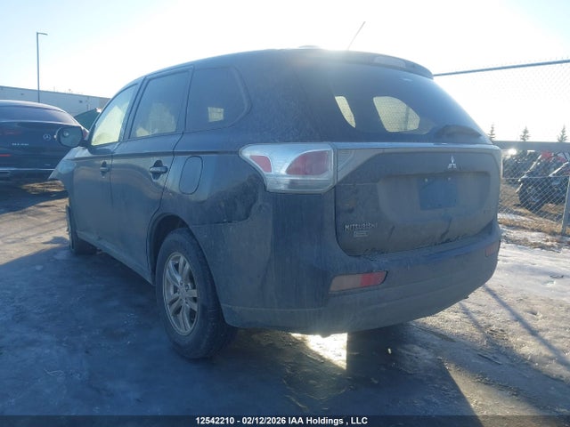 JA4JZ3AX3EZ606106 Mitsubishi Outlander