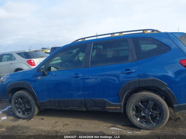 12542227 :رقم المزاد ، JF2SKELC3NH495956 vin ، 2022 Subaru Forester Wilderness مزاد بيع