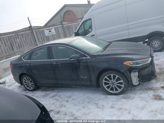 3FA6P0PU9JR282371 Ford Fusion Energi Se Luxury