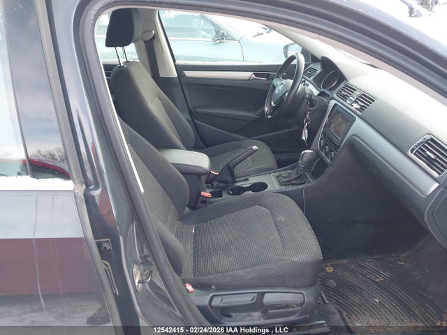 1VWAT7A3XHC082727 Volkswagen PASSAT S