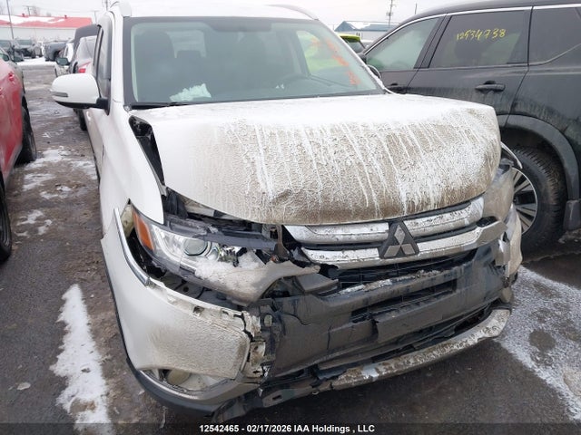 JA4JZ3AX2HZ605825 Mitsubishi Outlander Se