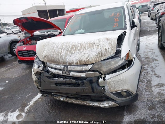 JA4JZ3AX2HZ605825 Mitsubishi Outlander Se