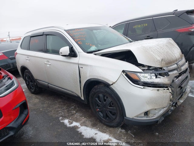 JA4JZ3AX2HZ605825 Mitsubishi Outlander Se