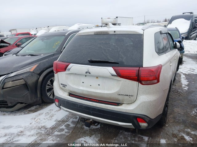 JA4JZ3AX2HZ605825 Mitsubishi Outlander Se