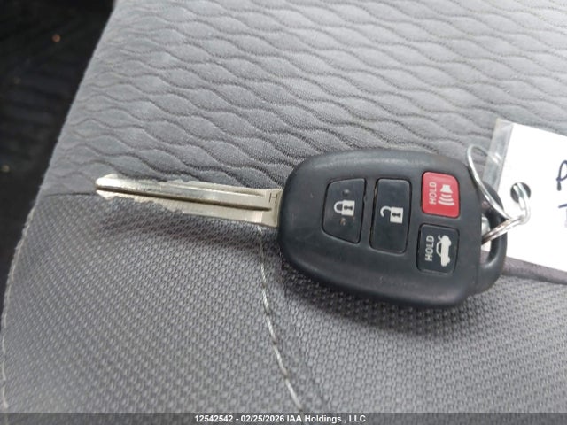 2T1BURHE5GC711033 Toyota COROLLA LE