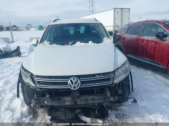WVGNV7AX1HK031880 Volkswagen Tiguan Wolfsburg