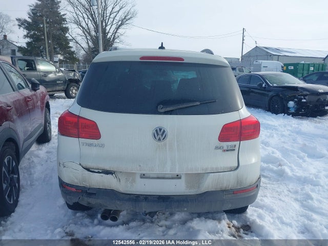 WVGNV7AX1HK031880 Volkswagen Tiguan Wolfsburg