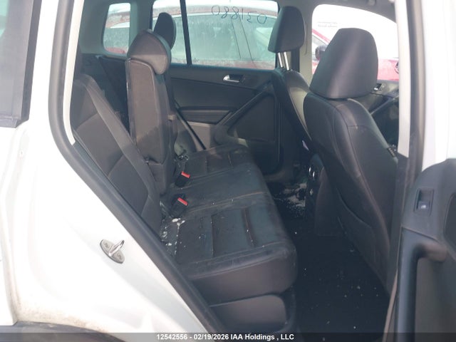 WVGNV7AX1HK031880 Volkswagen Tiguan Wolfsburg