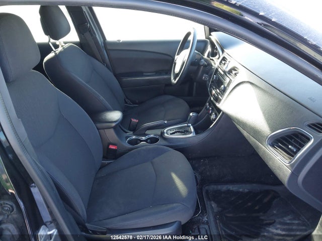 Chrysler 200 LX 2014 1C3CCBAB6EN229782 Image 5