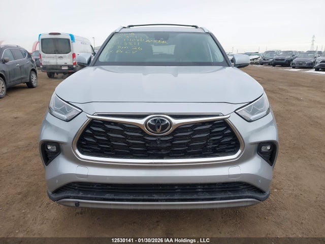 Toyota Highlander Limited 2022 5TDFZRBH4NS203811 Image 12