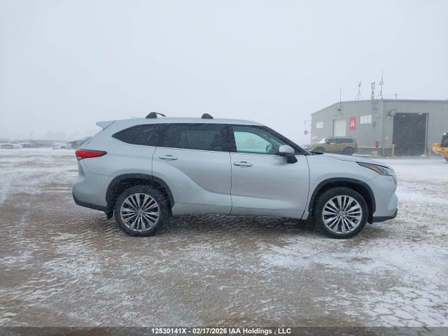 Toyota Highlander Limited 2022 5TDFZRBH4NS203811 Image 14