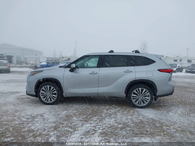 Toyota Highlander Limited 2022 5TDFZRBH4NS203811 Image 15