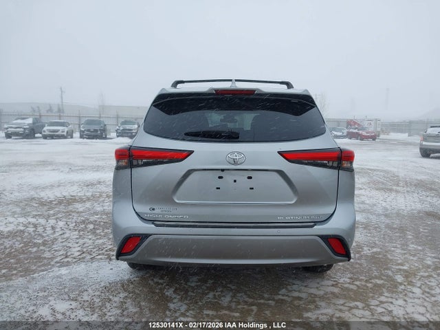 Toyota Highlander Limited 2022 5TDFZRBH4NS203811 Image 17