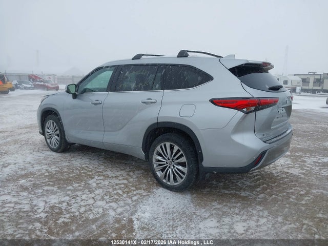 Toyota Highlander Limited 2022 5TDFZRBH4NS203811 Image 3
