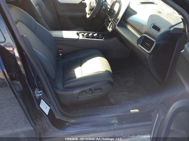 Продажа на аукционе авто 2023 Vinfast Vf 8 Plus, vin: RLLV1AFB6PH004055, номер лота: 12542635