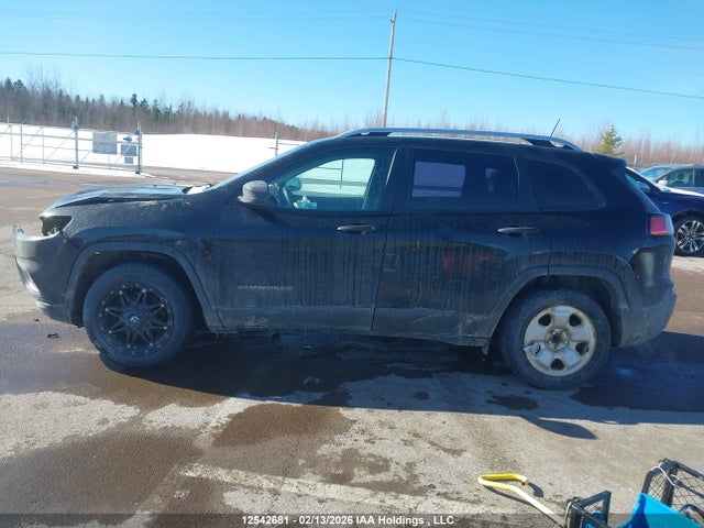 1C4PJLAB9KD242505 Jeep Cherokee Sport