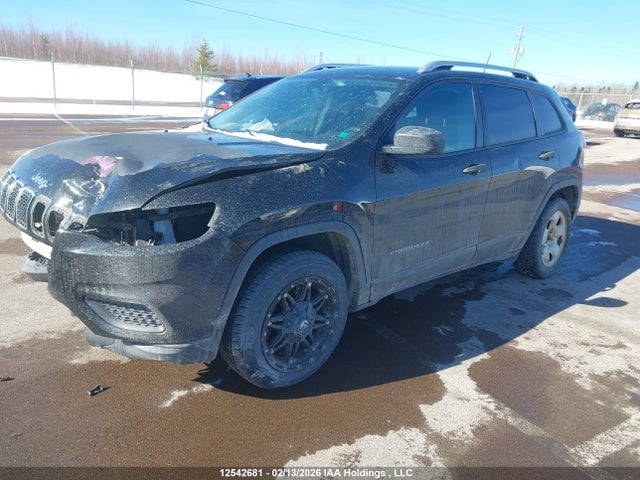 1C4PJLAB9KD242505 Jeep Cherokee Sport