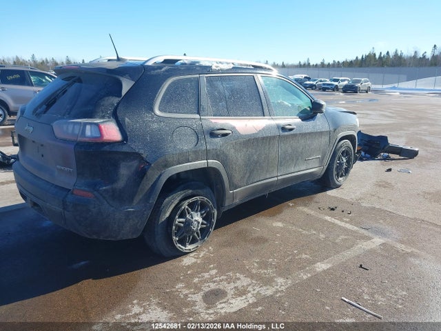 1C4PJLAB9KD242505 Jeep Cherokee Sport