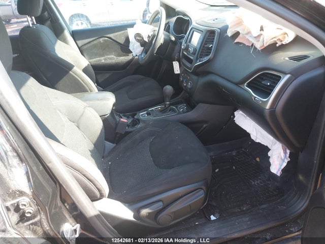 1C4PJLAB9KD242505 Jeep Cherokee Sport