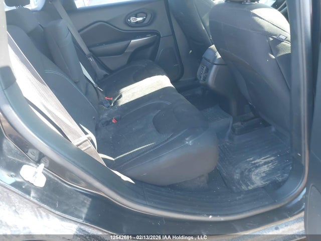 1C4PJLAB9KD242505 Jeep Cherokee Sport