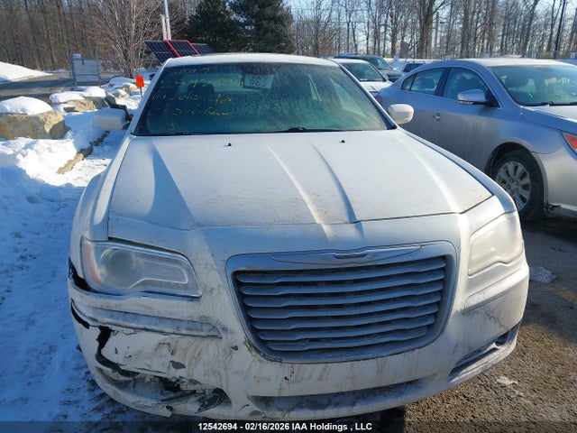 Chrysler 300C 2014 2C3CCAAG0EH320660 Image 12