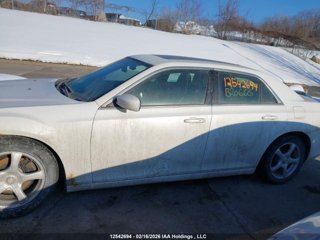 Chrysler 300C 2014 2C3CCAAG0EH320660 Image 14