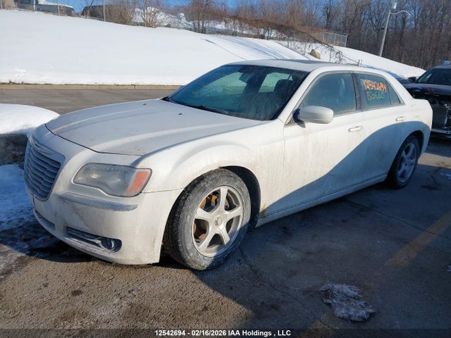 Chrysler 300C 2014 2C3CCAAG0EH320660 Image 2