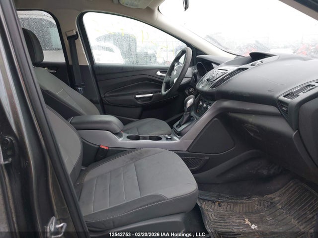 1FMCU0GX7FUC38087 Ford ESCAPE SE