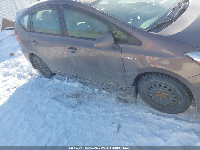 Toyota PRIUS V 2017 JTDZN3EU3HJ071107 Image 13