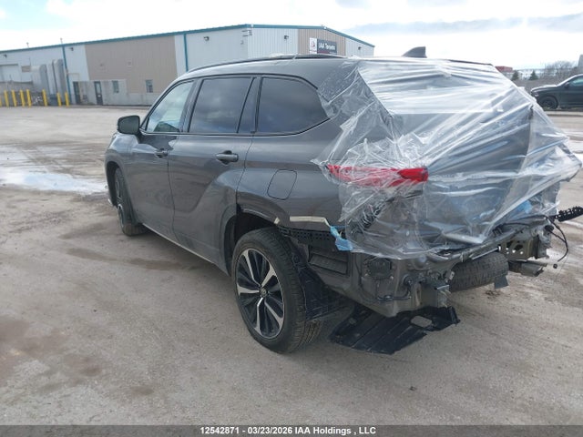 5TDLZRBH8NS199233 Toyota Highlander