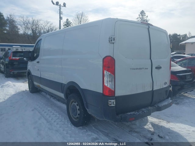 1FTNR1ZM5FKA92601 Ford Transit T-250