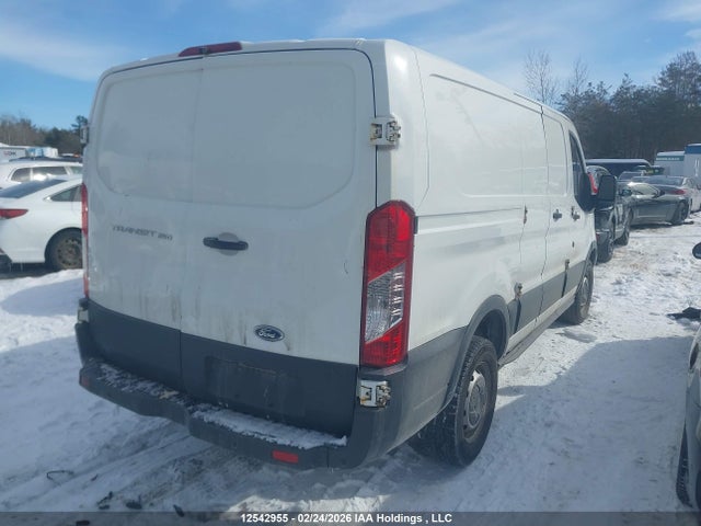 1FTNR1ZM5FKA92601 Ford Transit T-250