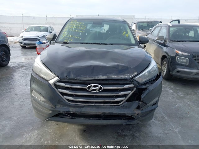 KM8J23A47JU818302 Hyundai TUCSON SE