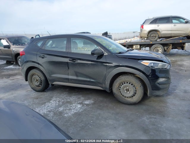 KM8J23A47JU818302 Hyundai TUCSON SE